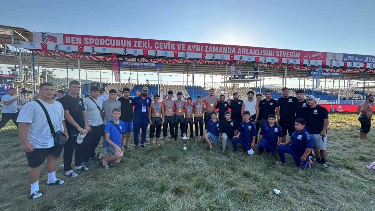 Muğla’nın güreşçileri Manisa’da 6 madalya ile dönd