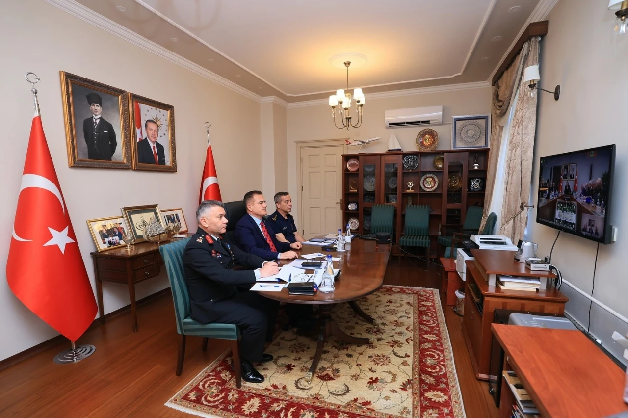 Muğla Valisi Akbıyık, asayiş ve güvenlik toplantısına katıldı
