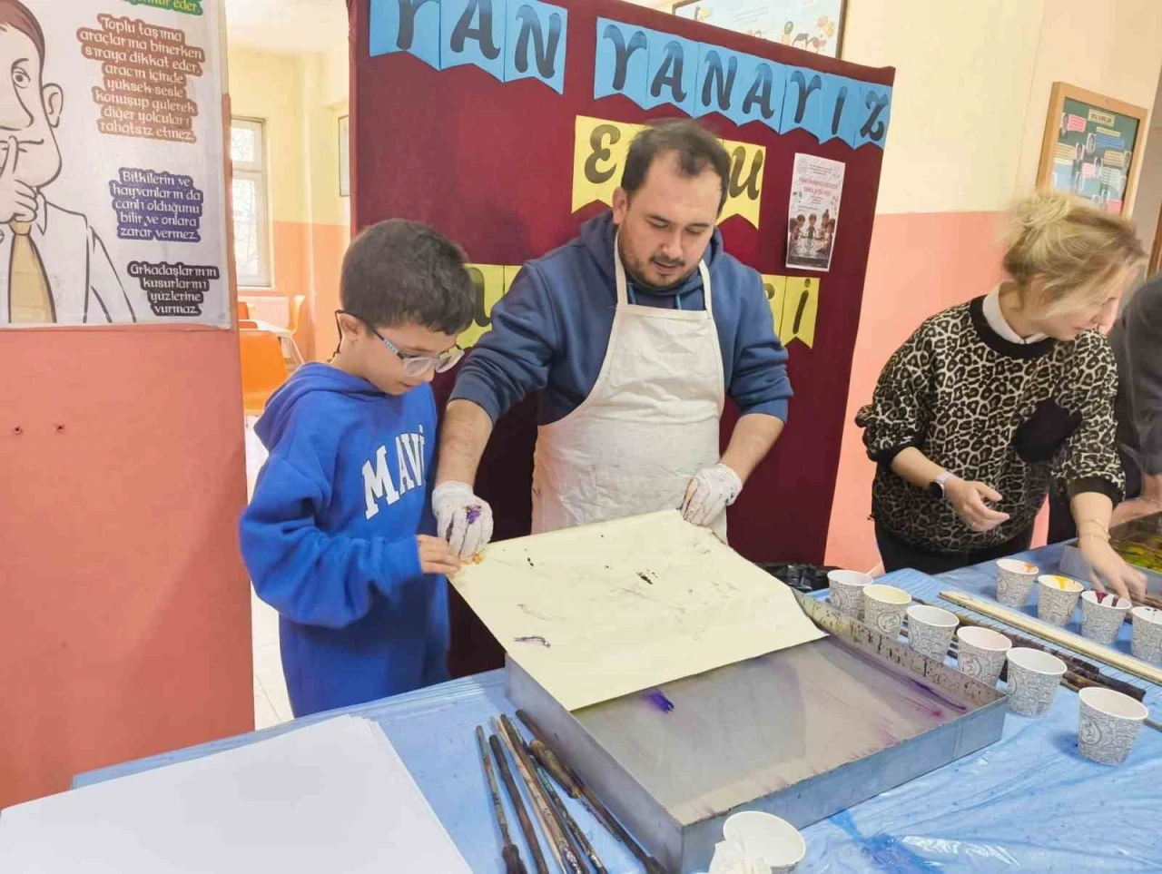 Muğlalı &ouml;ğrenciler ebru sanatıyla tanıştı
