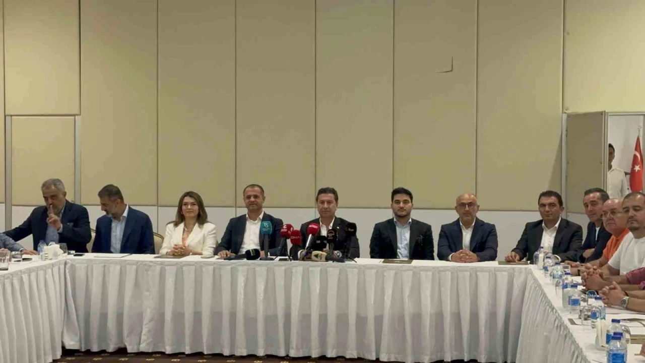 MUĞLASPOR İLK YÖNETİM KURULU TOPLANTISINI MARMARİS' TE YAPTI 