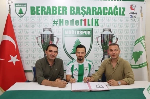 Muğlaspor Şahintürk ile imzaladı
