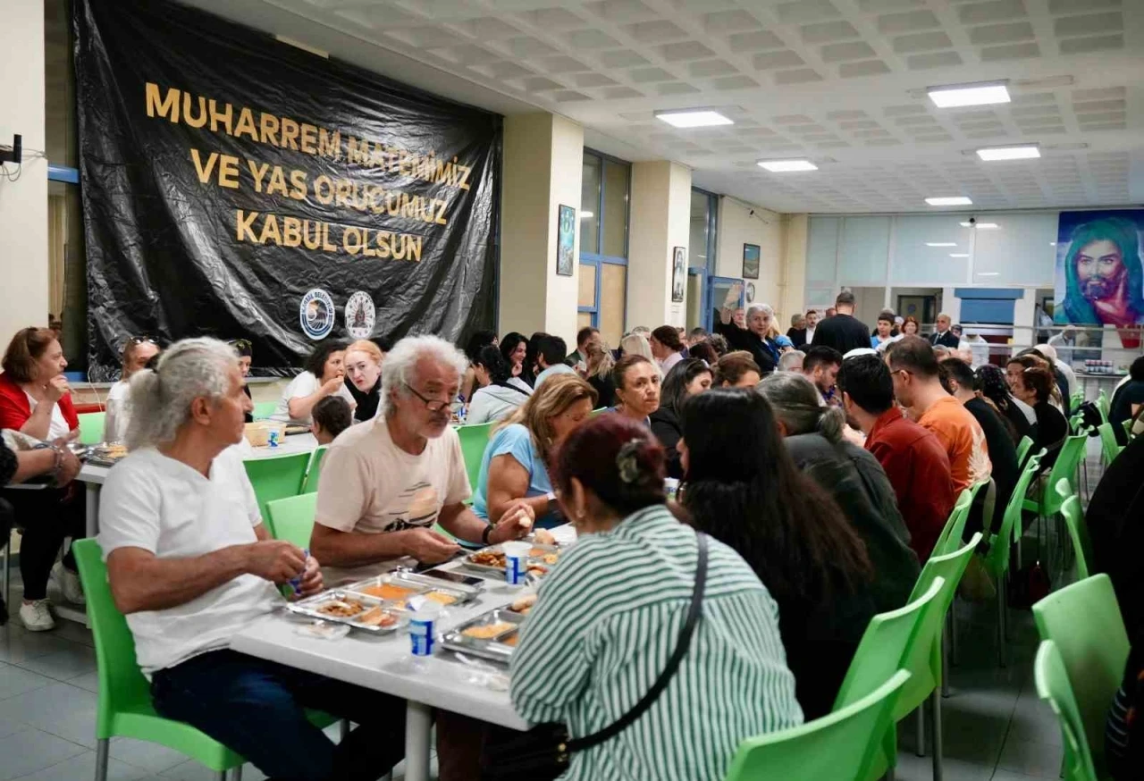 Muharrem ayının ilk orucu Kartal Cemevi&rsquo;nde a&ccedil;ıldı
