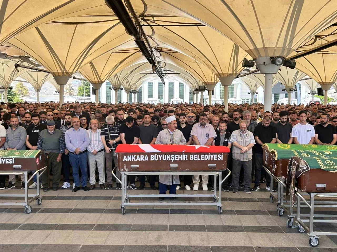 M&uuml;himmat sahasındaki patlamada hayatını kaybeden iş&ccedil;i Ankara&rsquo;da toprağa verildi
