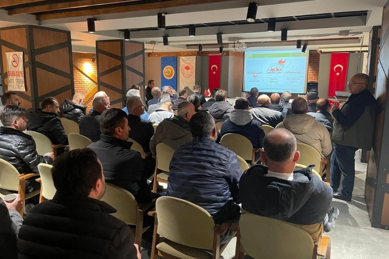 Muhtarlara orman yangınlarıyla m&uuml;cadele eğitimi verildi
