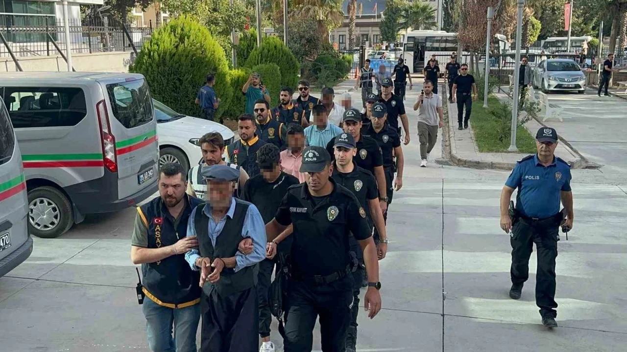 Muhtarlık kavgasında gözaltına alınan 56 şahıs adliyeye sevk ediliyor
