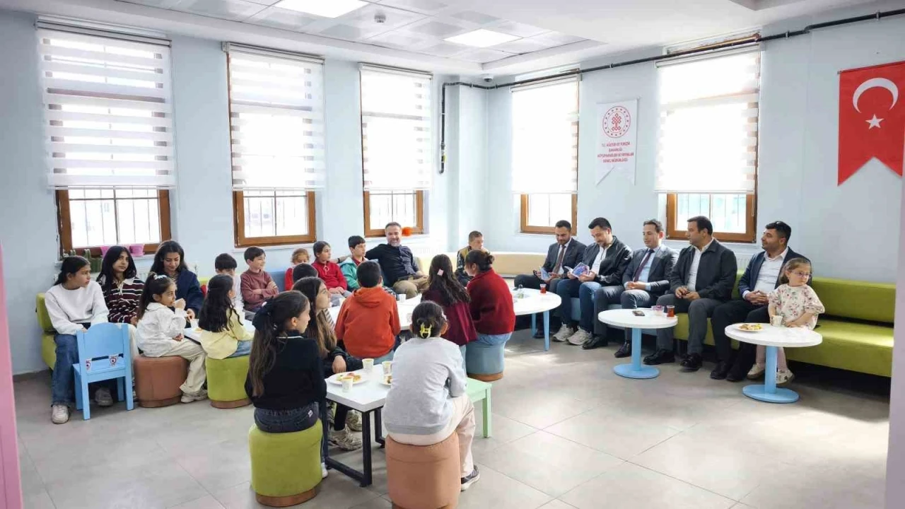 Muradiye&rsquo;nin minik yazarları ilk imzalarını attı
