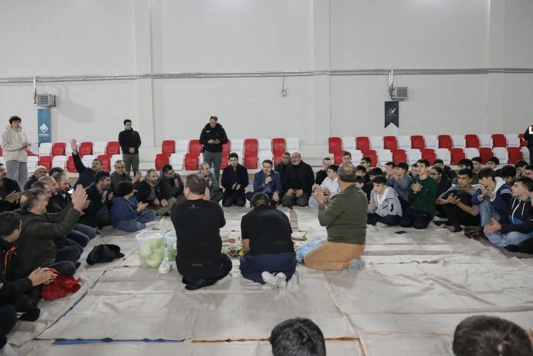 Murat Dağı Gençlik Kampı’nda gece etkinliği
