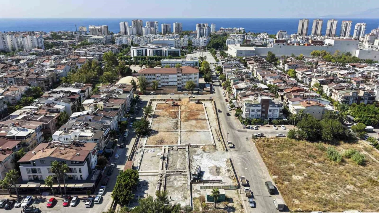 Muratpaşa, raket sporlarının yeni merkezini kuruyor

