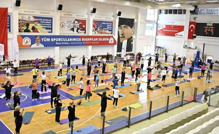 Muratpaşalı kadınlar sabah sporunda
