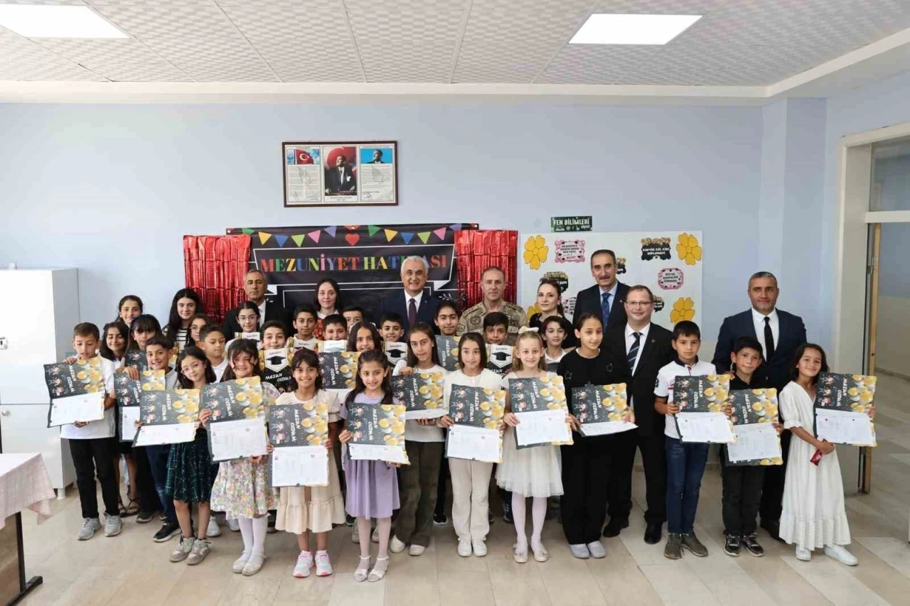 Muş’ta 104 bin öğrenci karne heyecanı yaşadı
