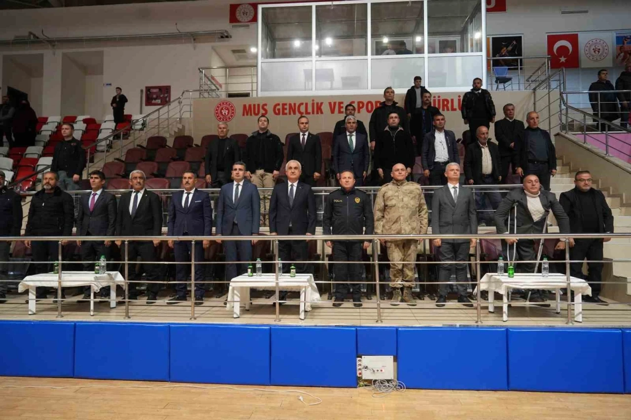 Muş’ta 35 amatör spor kulübüne 2 milyon TL malzeme desteği
