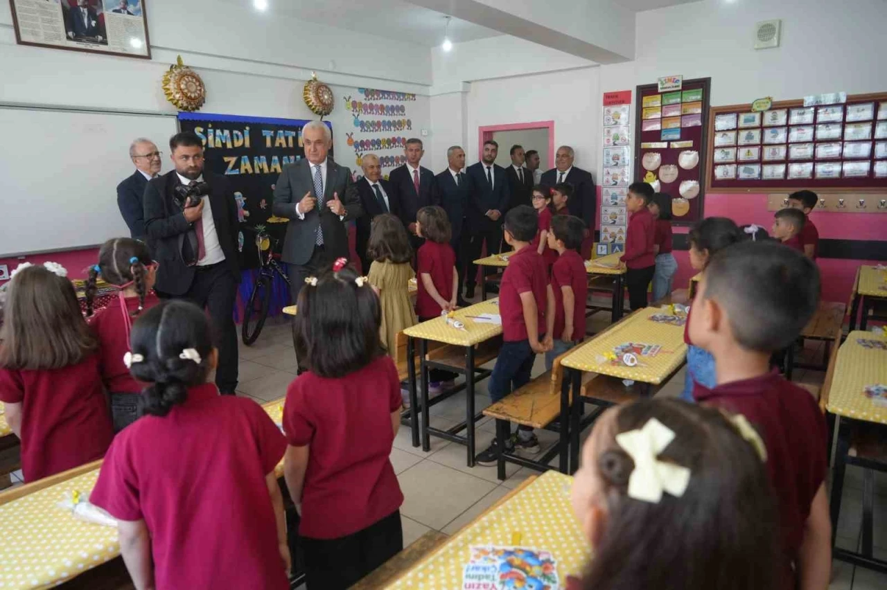 Muş&rsquo;ta 96 bin 341 &ouml;ğrenci karne heyecanı yaşadı
