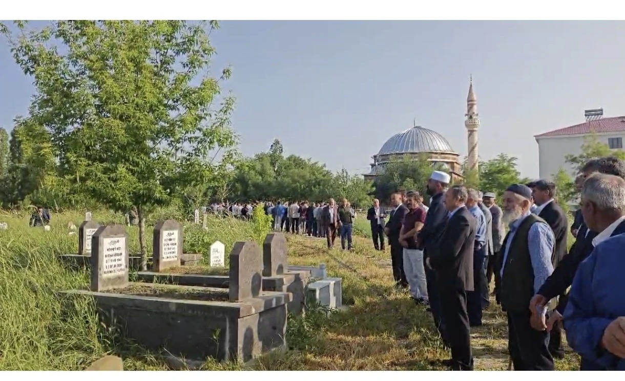 Muş’ta bayramlaşmada uzun kuyruklar oluştu
