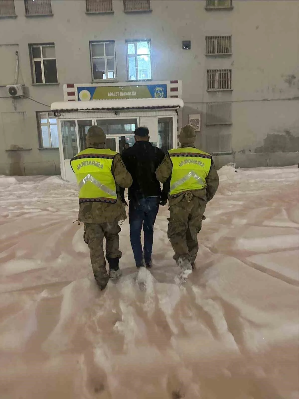 Muş&rsquo;ta bilişim dolandırıcılığından aranan şahıs yakalandı
