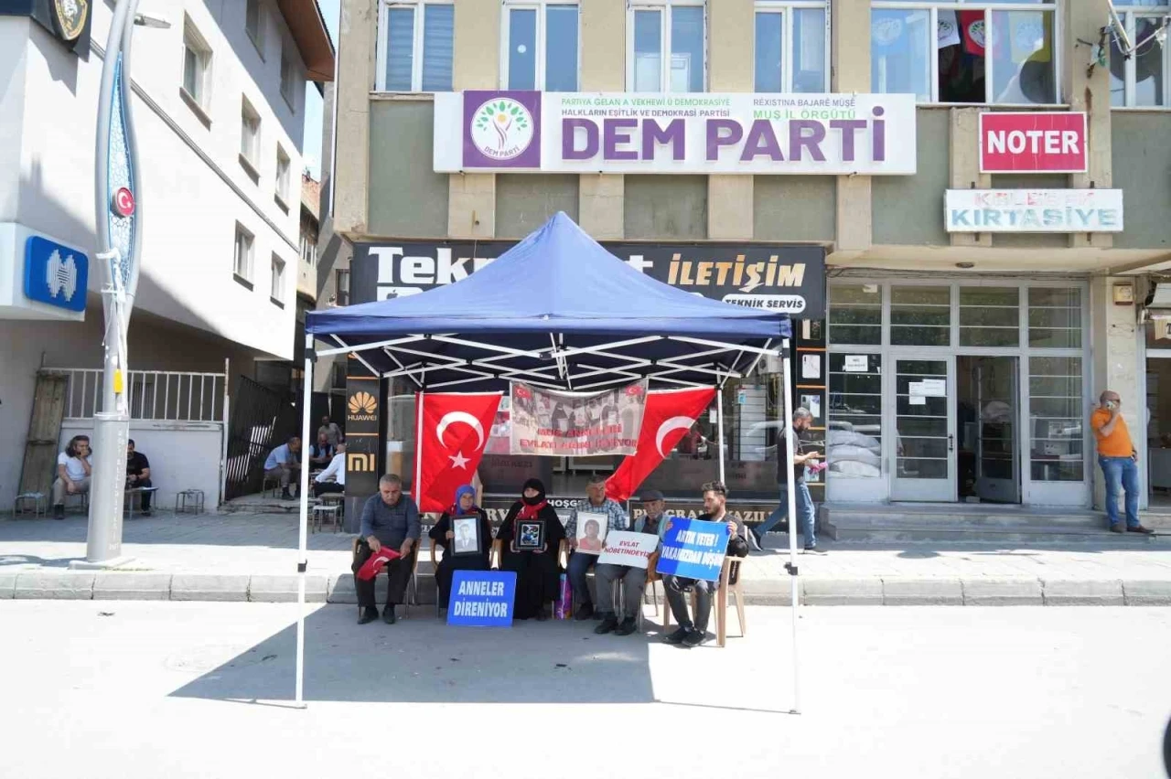Muş’ta evlat nöbeti sürüyor: Aileler barış sürecinden umutlu
