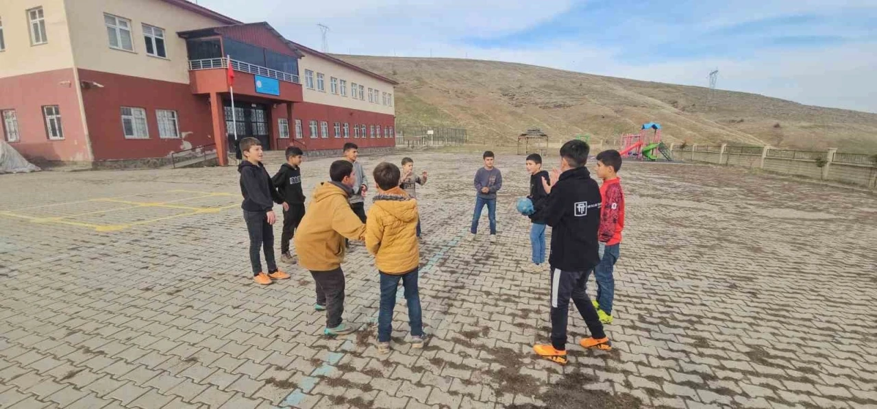 Muş&rsquo;ta geleneksel oyunlar yaşatılıyor
