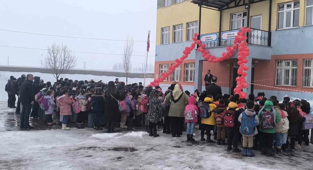 Muş&rsquo;ta ikinci d&ouml;nem "Bayrak Sevgisi" temasıyla başladı
