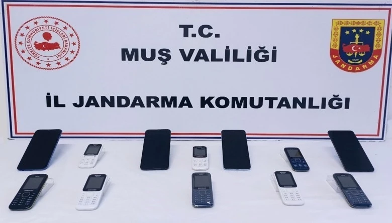 Muş&rsquo;ta ka&ccedil;ak cep telefonu operasyonu
