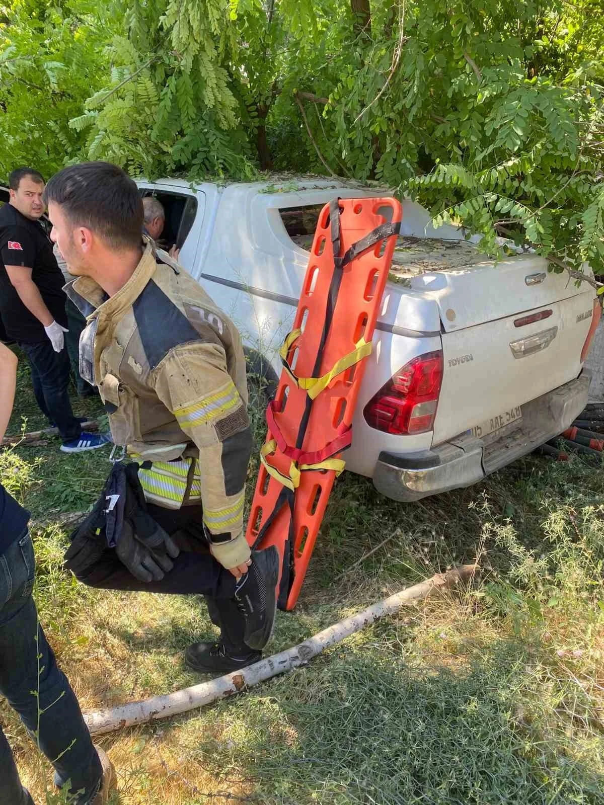 Muş&rsquo;ta kamyonet şarampole devrildi: 2 yaralı
