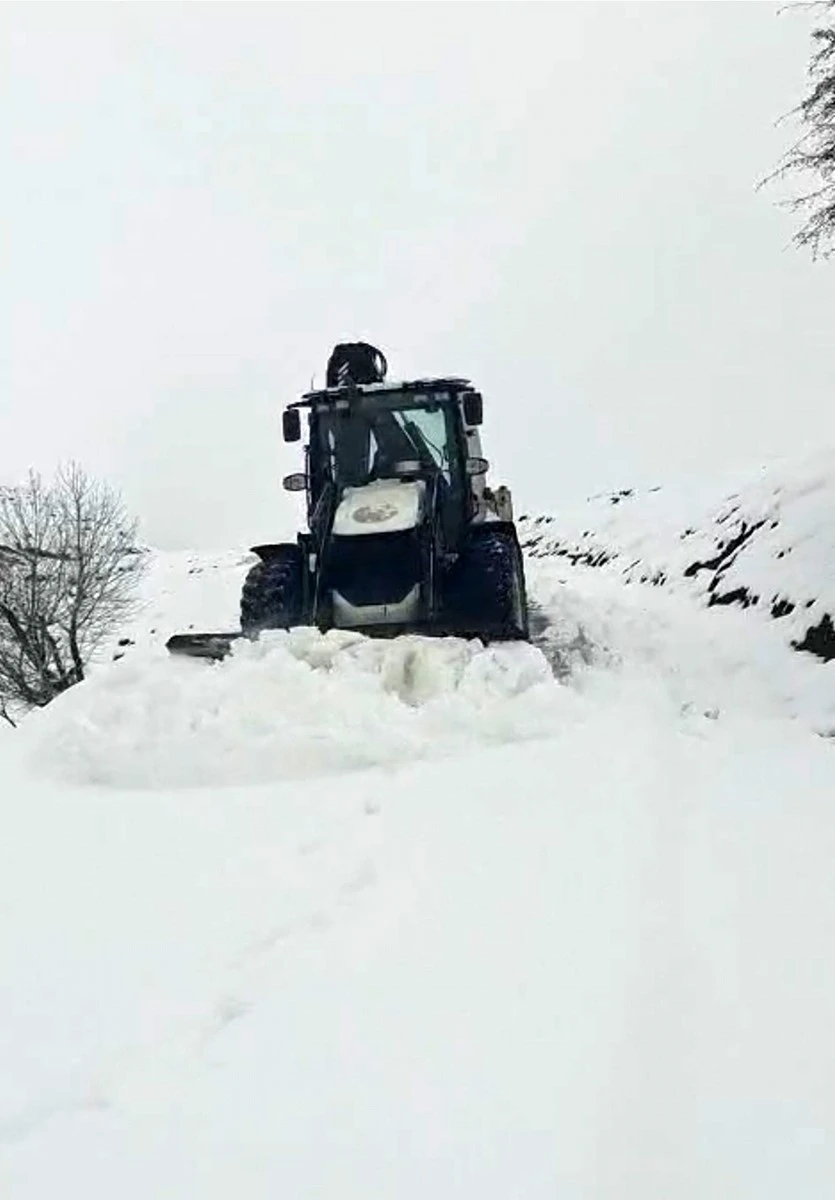Muş’ta kar ve tipi nedeniyle kapanan 26 yerleşim yeri ulaşıma açıldı
