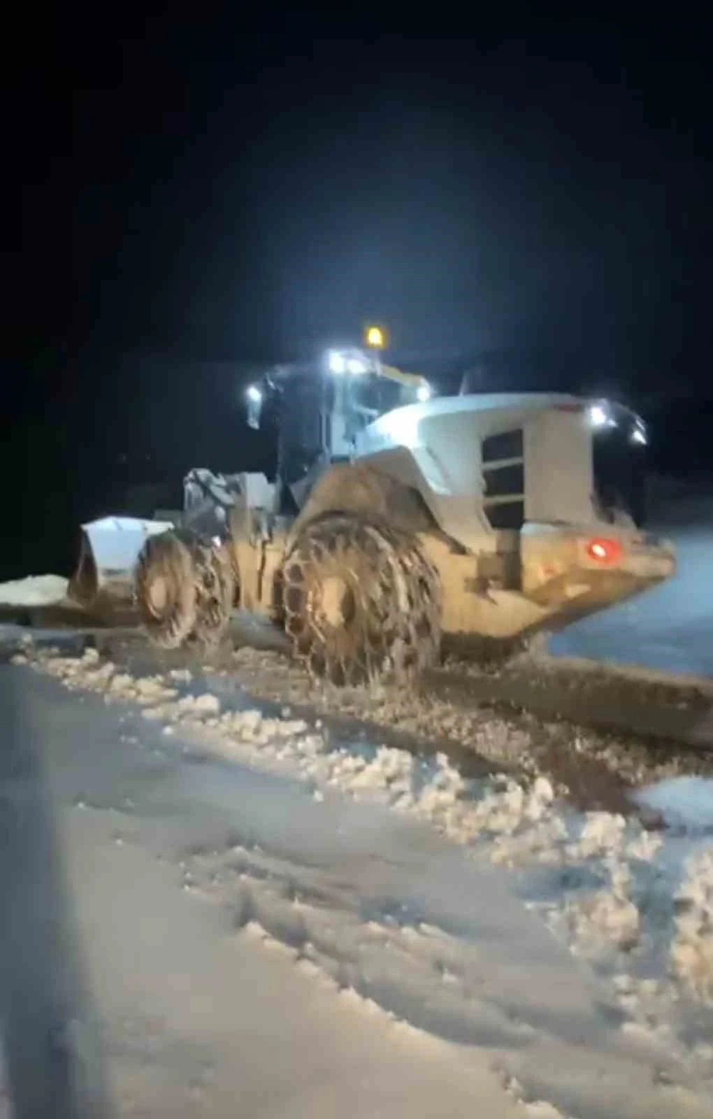 Muş&rsquo;ta kar yağışı 250 k&ouml;y yolunu ulaşıma kapattı
