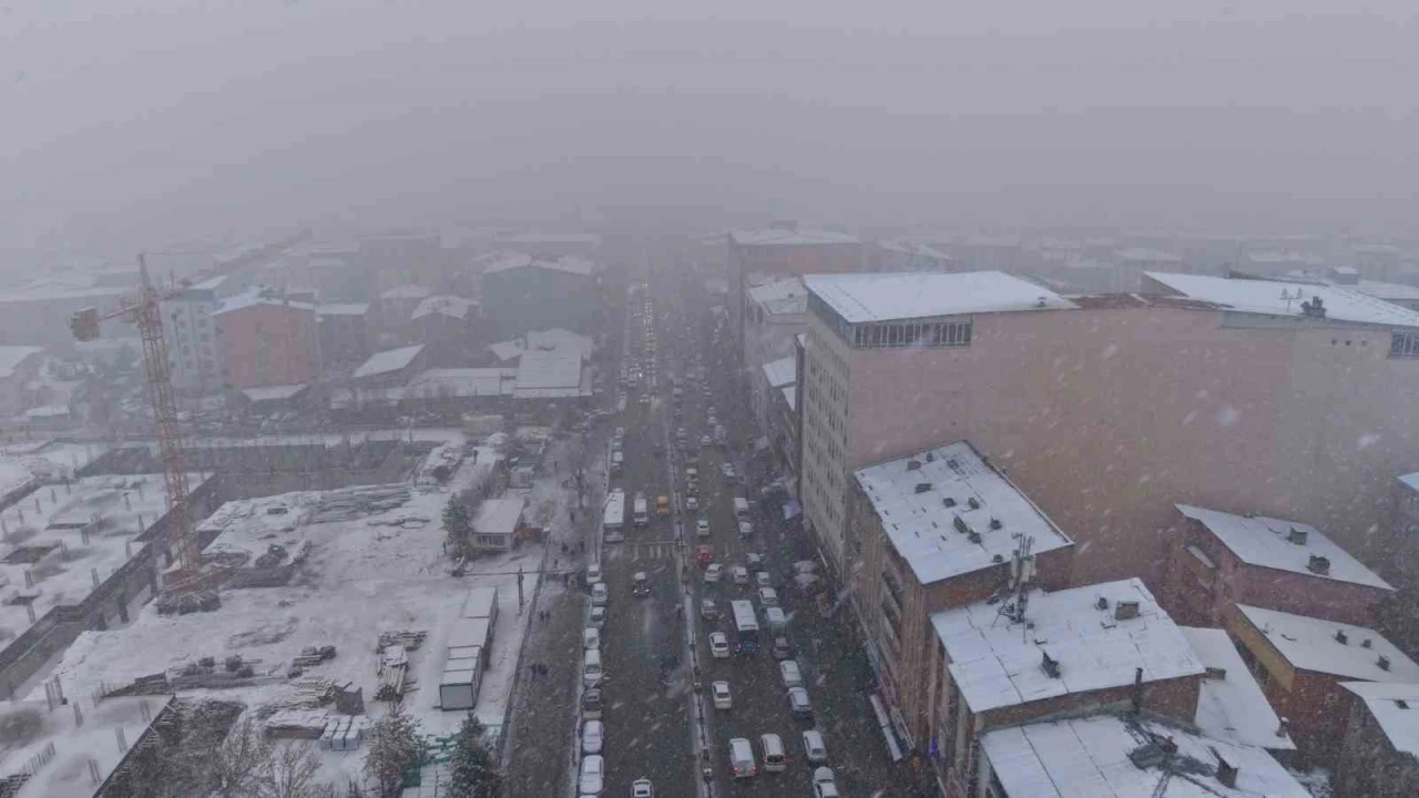 Muş&rsquo;ta kar yağışı etkili oldu
