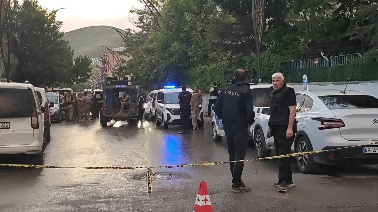 Muş’ta kardeşini ve polisi yaralayan şüpheli operasyonla etk