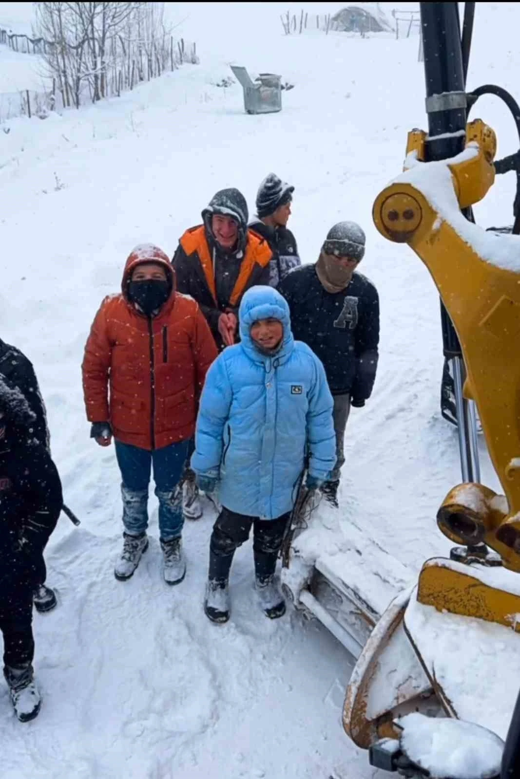 Muş&rsquo;ta kep&ccedil;e operat&ouml;r&uuml; &ccedil;ocuklar arasında y&uuml;rekleri ısıtan diyalog
