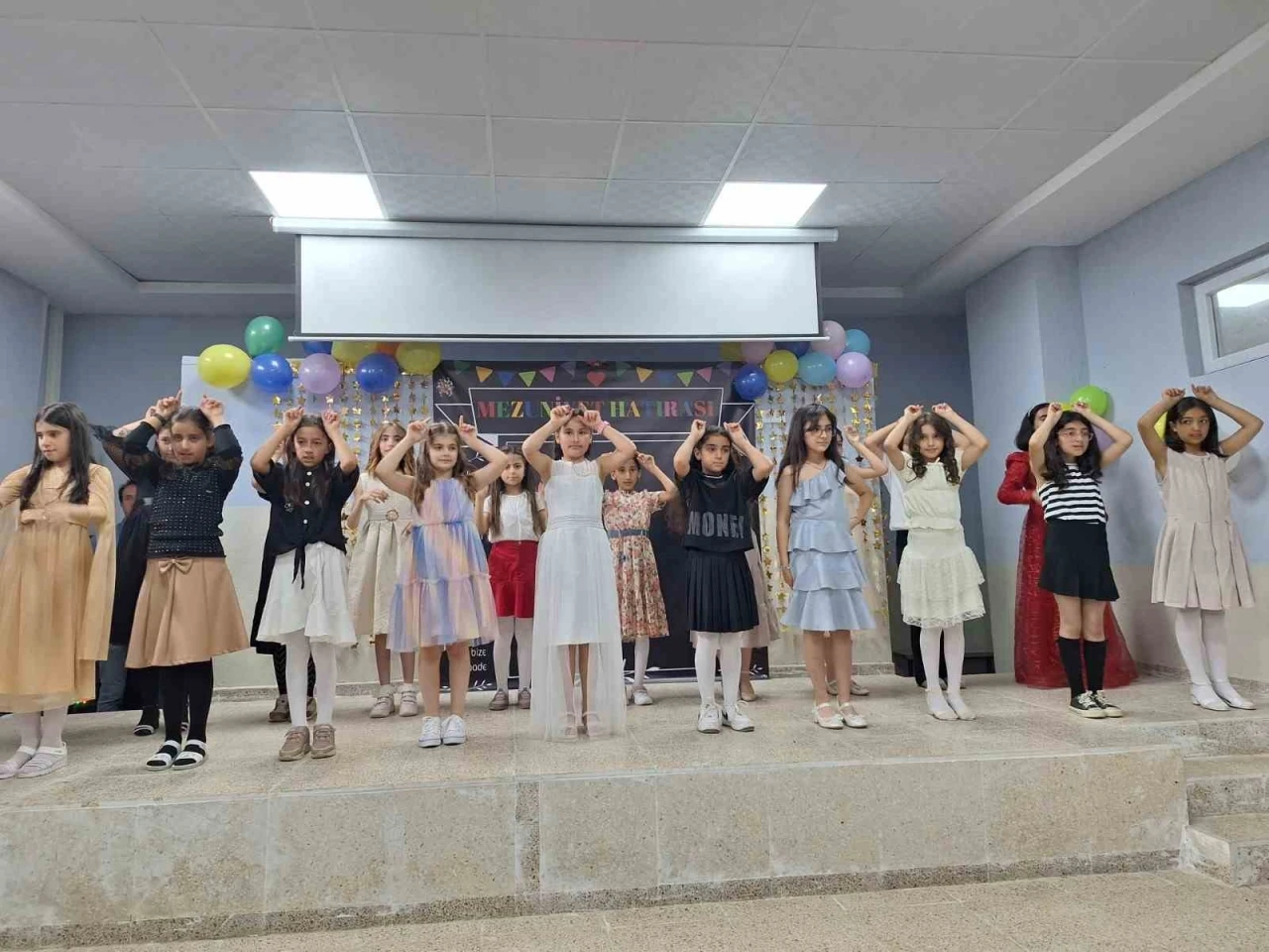 Muş’ta miniklerin mezuniyet heyecanı
