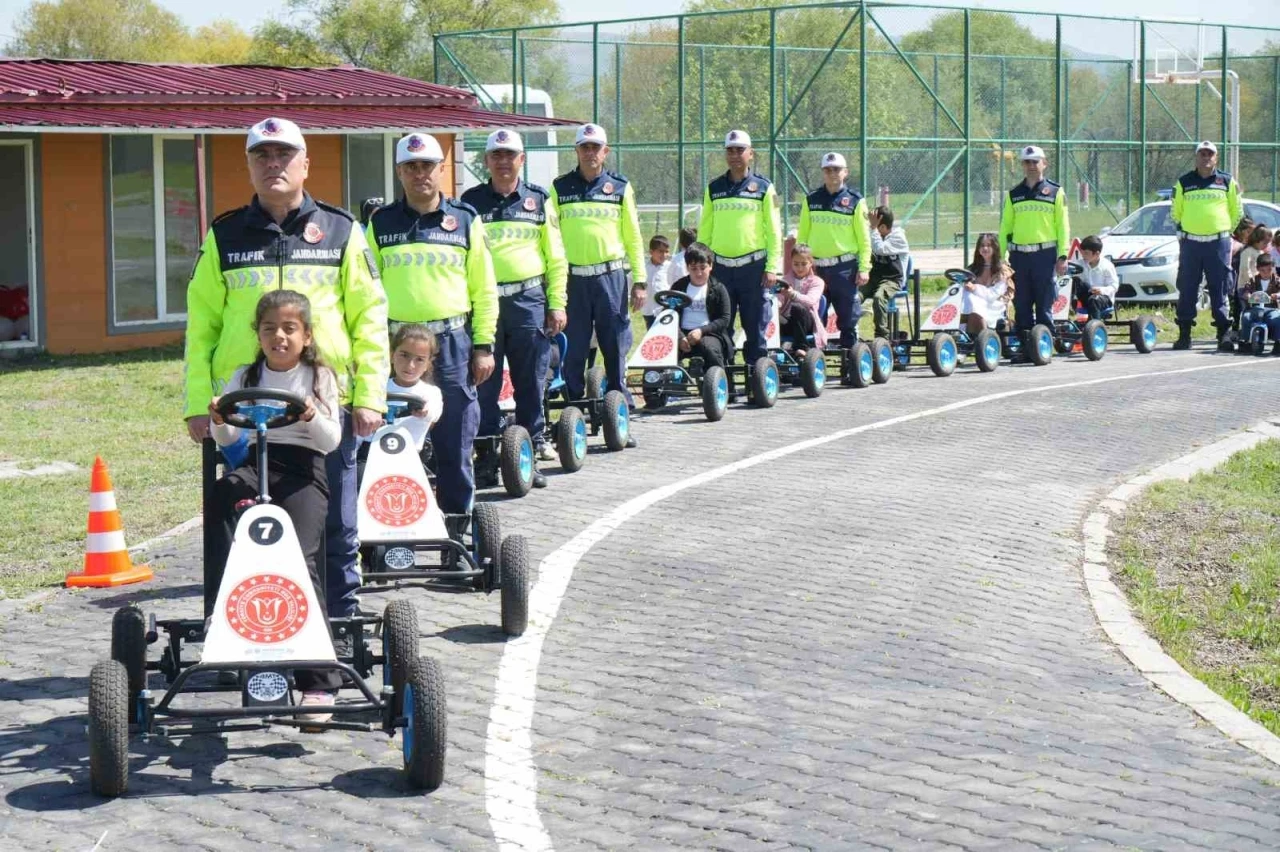 Muş’ta öğrencilere uygulamalı trafik eğitimi
