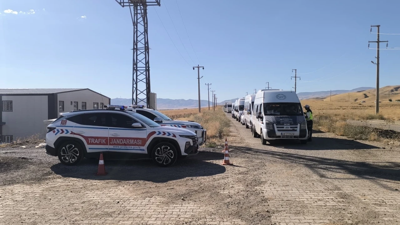 Muş’ta okul servis araçları denetlendi
