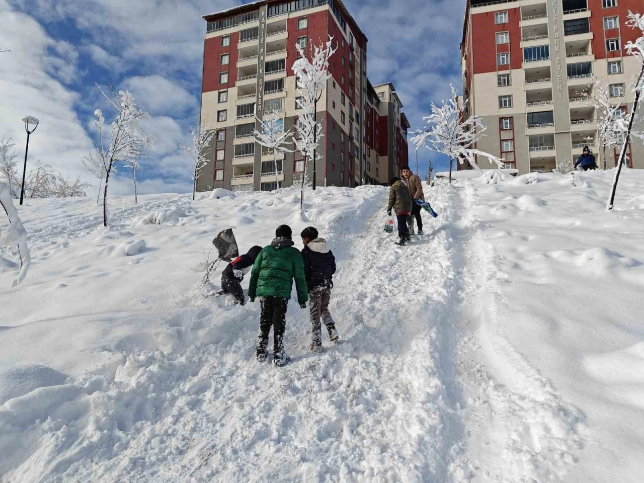 Muş&rsquo;ta okullar 1 g&uuml;n tatil edildi

