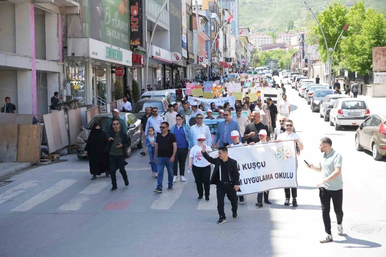 Muş’ta özel bireyler için farkındalık yürüyüşü düzenlendi
