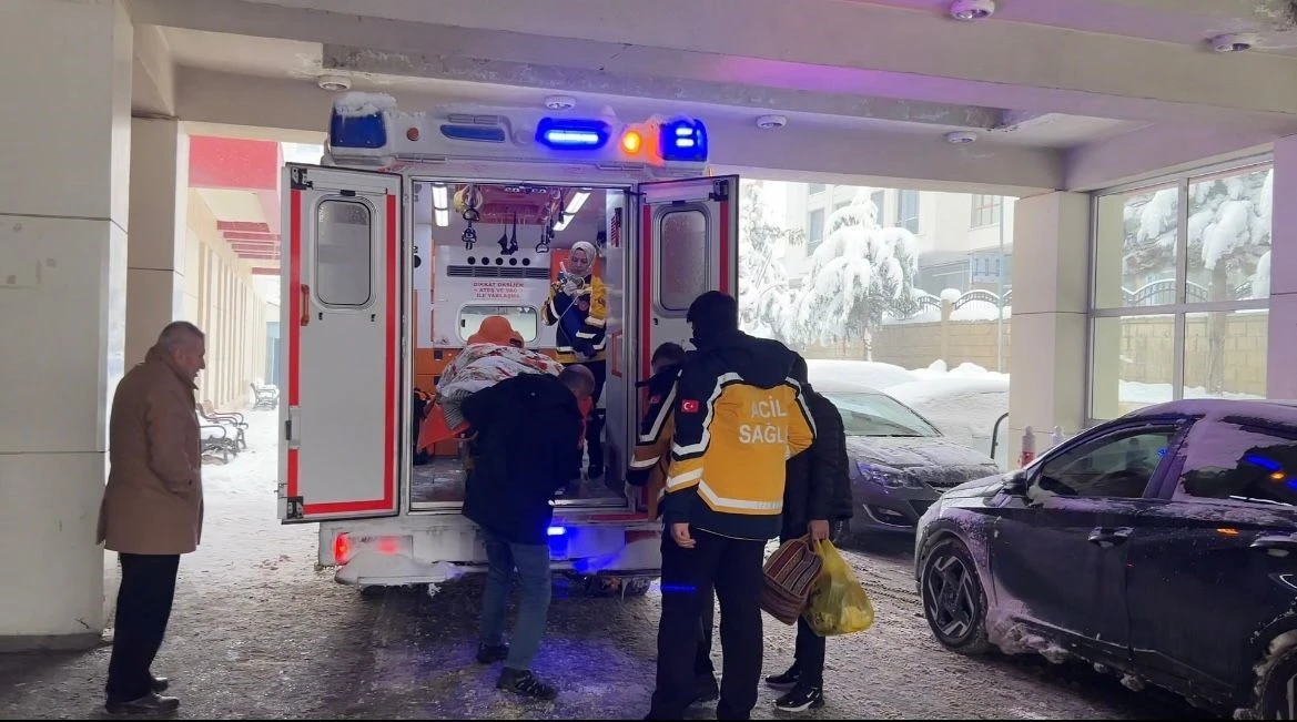 Muş&rsquo;ta &ouml;zel donanımlı obez ambulansla hasta nakli ger&ccedil;ekleştirildi
