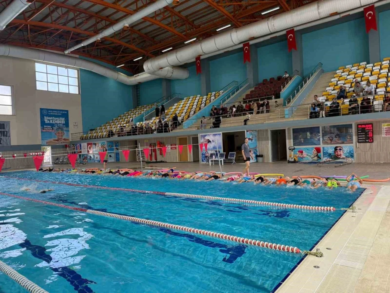 Muş’ta &quot;yüzme bilmeyen kalmasın&quot; projesi sürüyor
