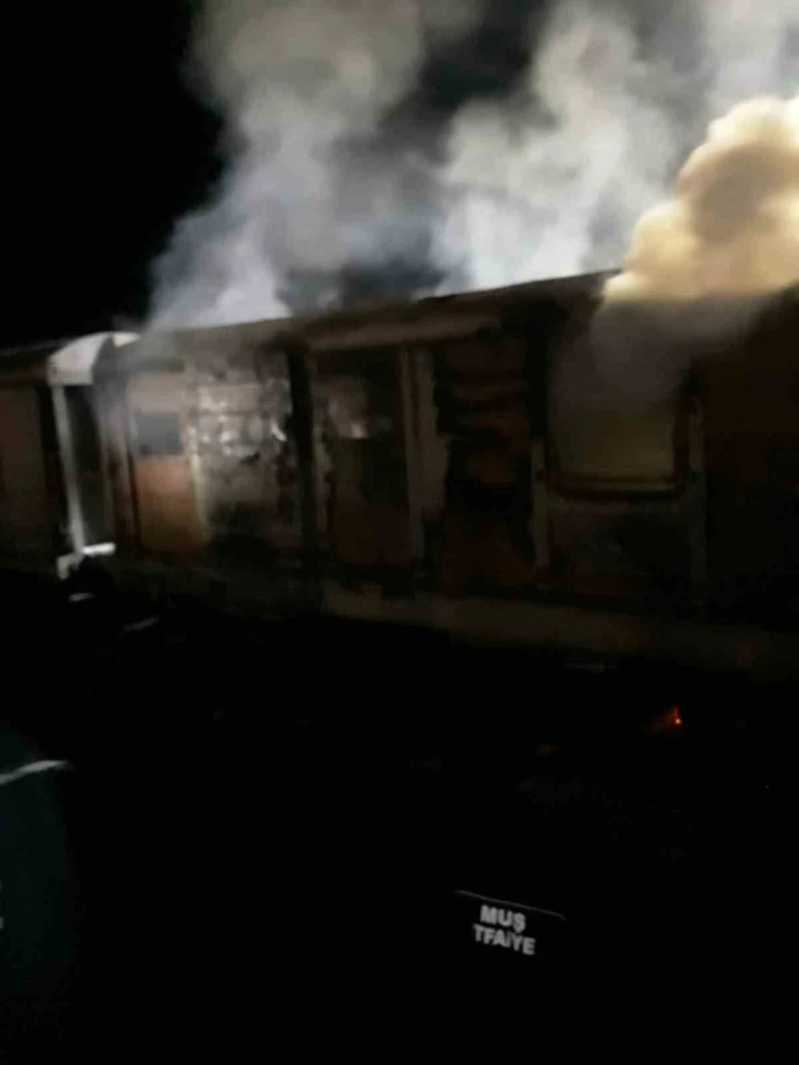 Muş&rsquo;ta seyir halindeki trende yangın &ccedil;ıktı
