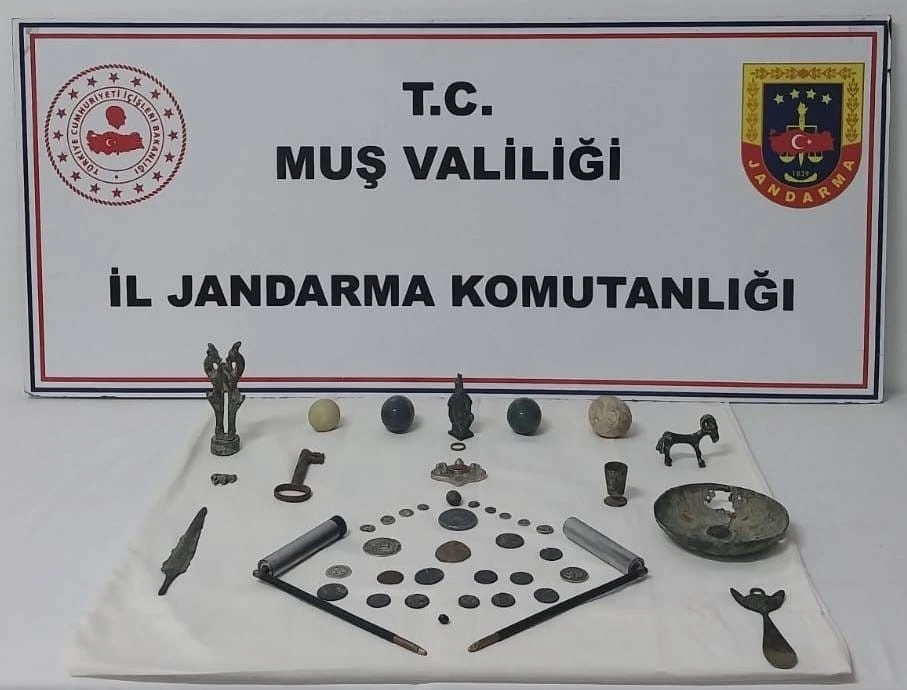 Muş’ta tarihi eser operasyonu: Çok sayıda obje ele geçirildi