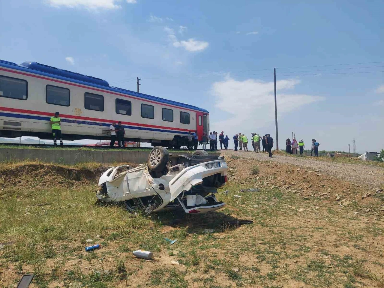 Muş’ta tren otomobile çarptı: 1 yaralı
