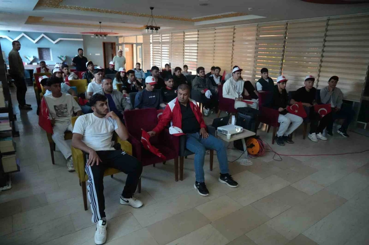 Muş&rsquo;ta T&uuml;rkiye-Avustralya ma&ccedil;ı dev ekranda izlendi
