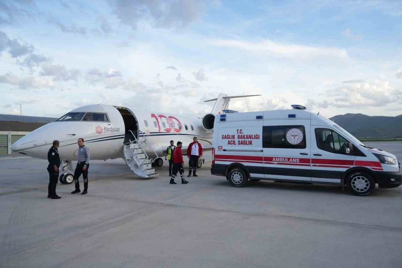 Muş’ta uçak ambulans 7 aylık bebek için havalandı
