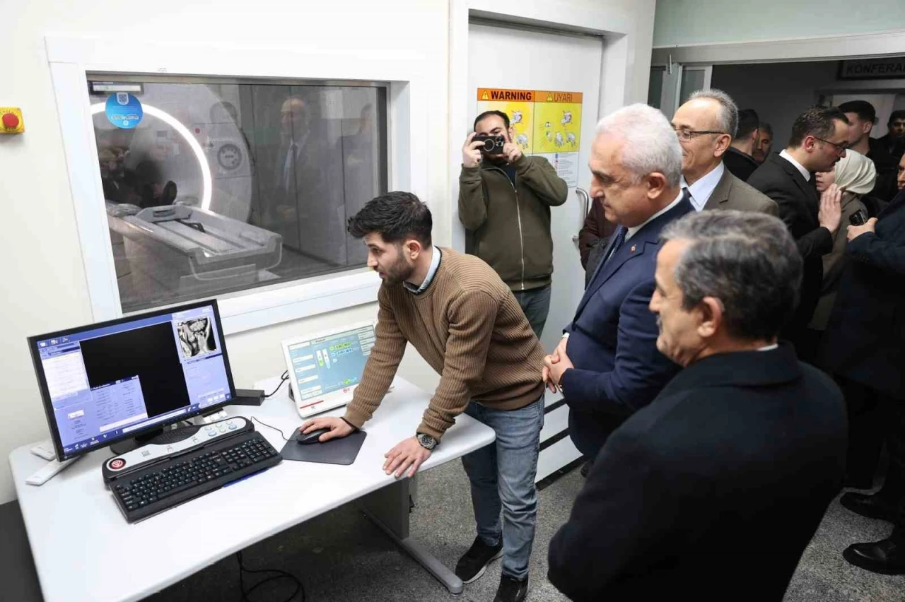 Muş&rsquo;ta yapay zeka destekli MR cihazı hizmete girdi
