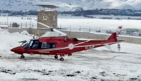 Muş&rsquo;ta yenidoğan bebek i&ccedil;in ambulans helikopter havalandı
