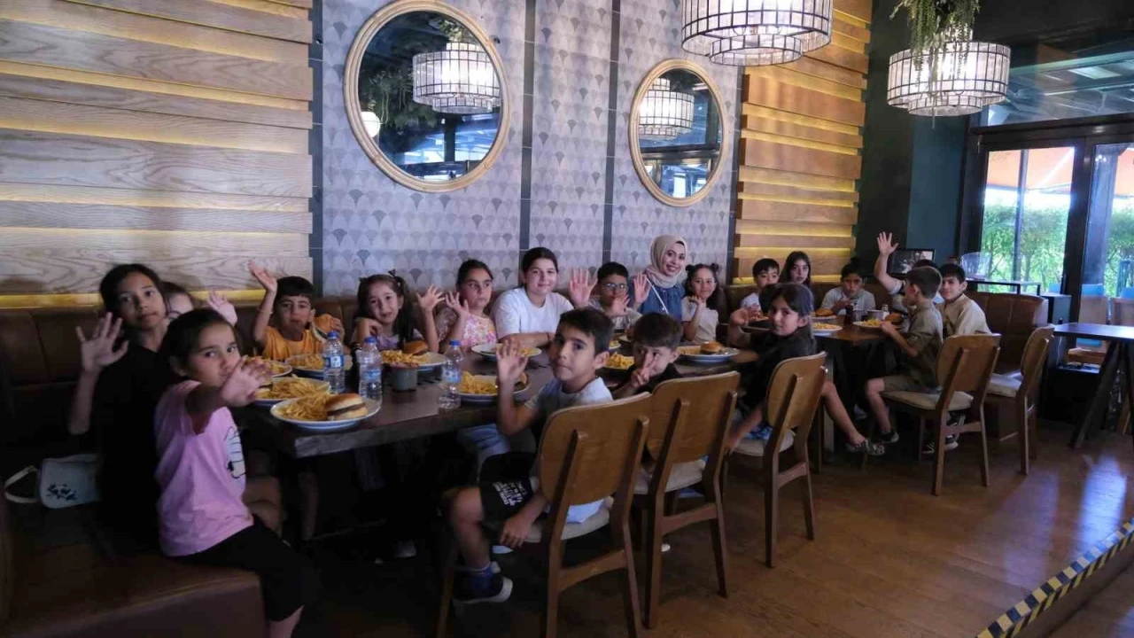 MÜSİAD Antalya’dan çocuklara karne şenliği
