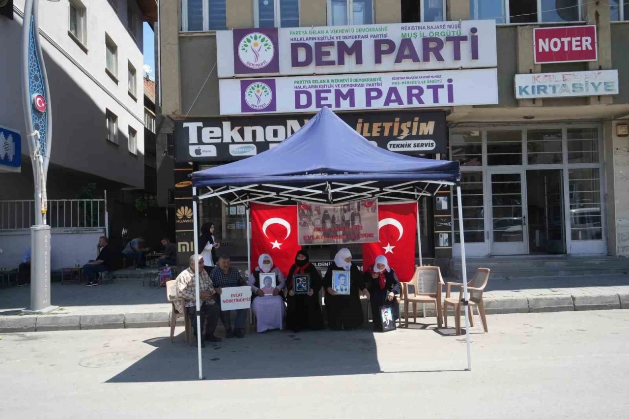 Muşlu ailelerin evlat n&ouml;beti devam ediyor
