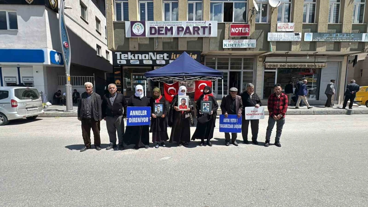 Muşlu anneler evlat nöbetine devam ediyor
