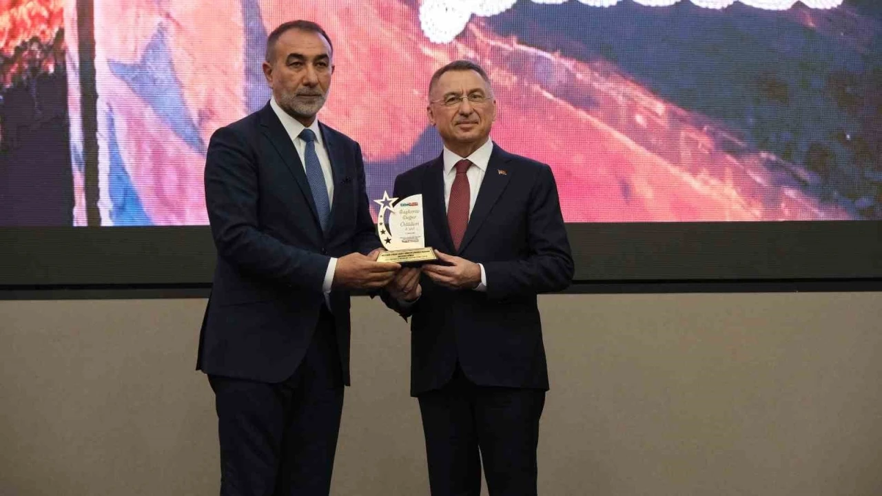 Mustafa D&uuml;ger&rsquo;e "Yerel K&uuml;lt&uuml;r&uuml; Yaşatma Hizmet &Ouml;d&uuml;l&uuml;"
