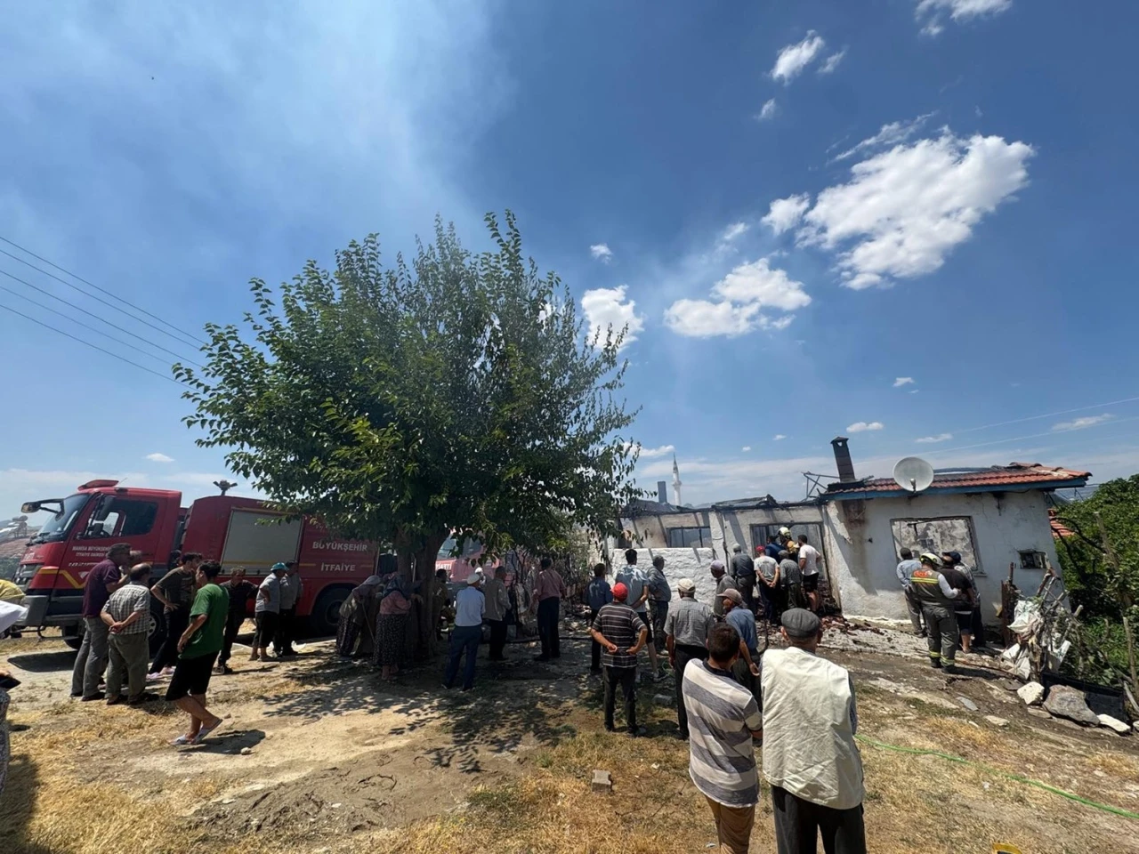 M&uuml;stakil evde yangın: Ev kullanılamaz hale geldi
