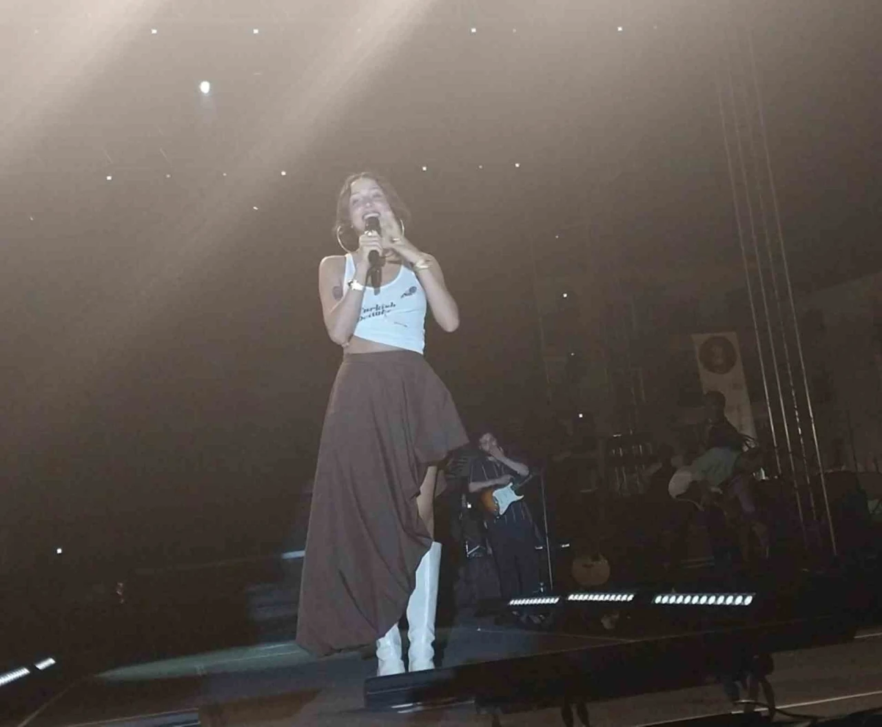 Mut kayısı festivalinde sanatçı Bilal Sonses ve Zeynep Bastık hayranlarını coşturdu
