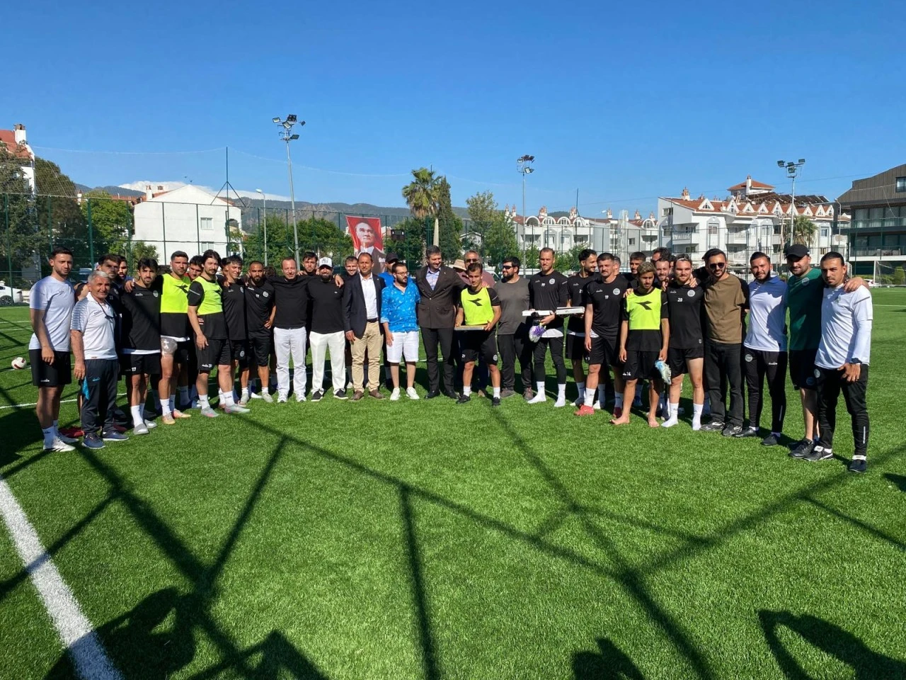 Muzaffer Aravi&rsquo;den Final &Ouml;ncesi Takıma Moral Ziyareti