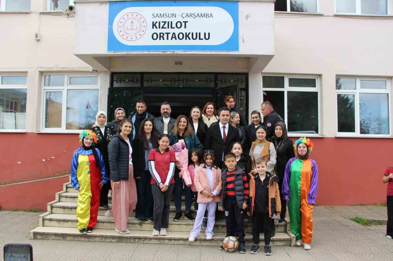 MYO&rsquo;nun Bir Kitap Bir G&uuml;l&uuml;mseme kampanyası kalplere dokundu
